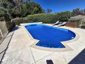 Image of a well-maintained pool showcasing sustainable solutions to keep it green and clean.